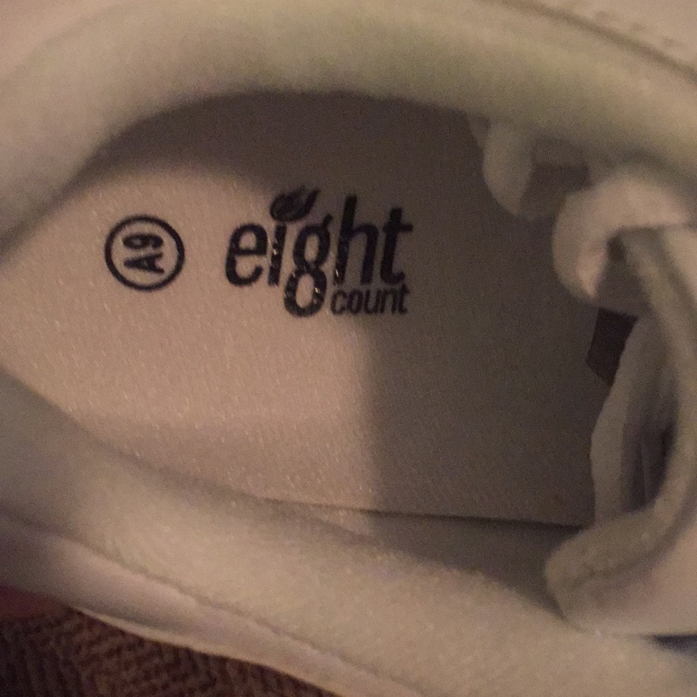 Eight Court - Picture 3 of 6